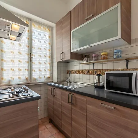 Guesthost - San Giovanni In Laterano Cozy And Quiet Flat アパート ローマ