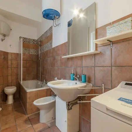 Guesthost - San Giovanni In Laterano Cozy And Quiet Flat アパート ローマ