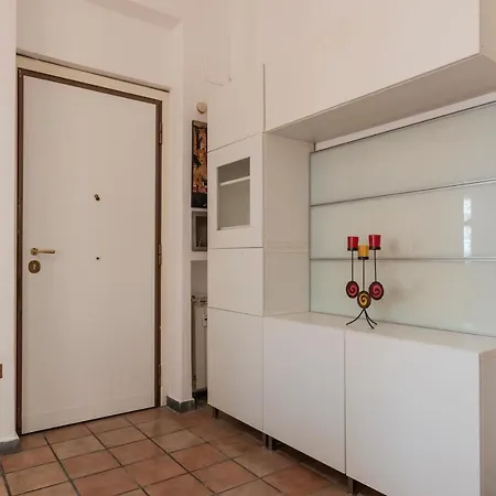 Guesthost - San Giovanni In Laterano Cozy And Quiet Flat アパート ローマ